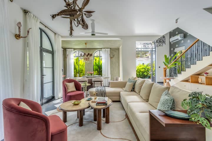 Rooms: Living area