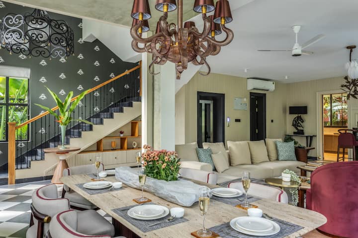 Rooms: Living area