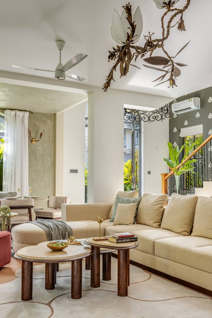 Rooms: Living area