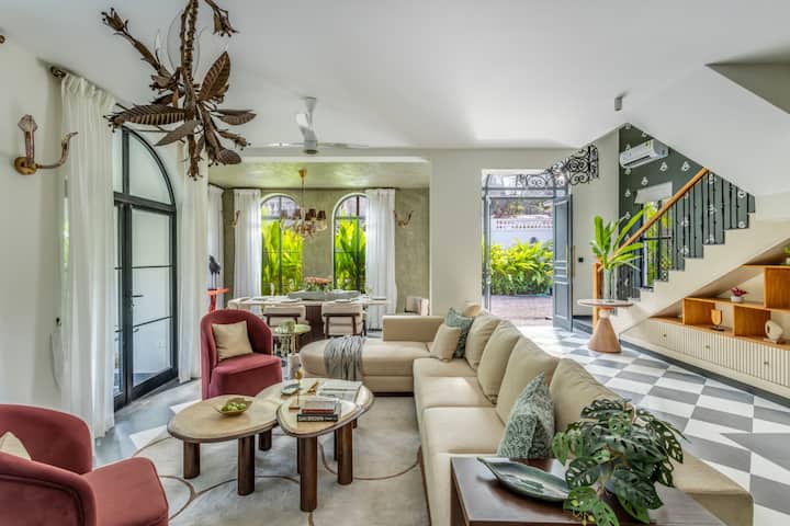Rooms: Living area