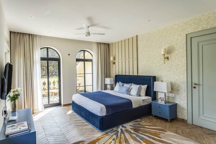 Rooms: Bedroom