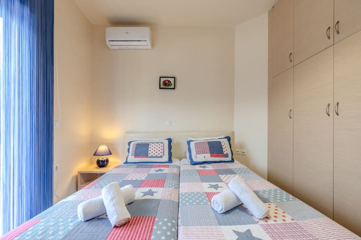 Ნიკოს-ვილა პალაოკასტროში, ერთსაწოლიანი საძინებელი