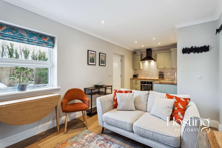 The Courtyard Apartments - Sage - Henley-on-Thames