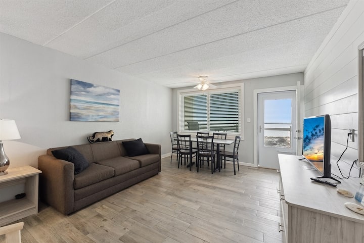 Beachfront Balcony 1br Condo W/pool At Beau Rivage - 케이프 메이