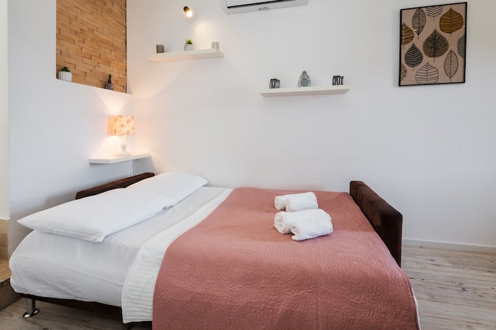 Bruno’s Pool House Ciovo • 1bd Apt W/ Balcony - Okrug Gornji