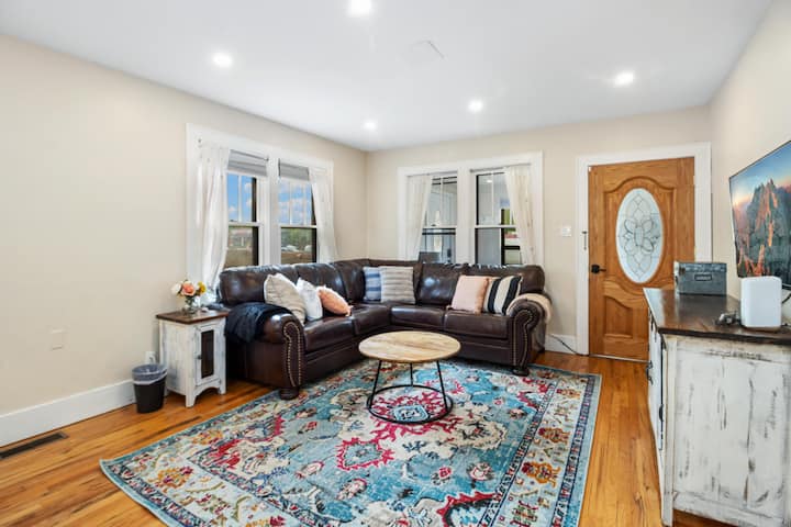Spacious Downtown Oasis - Glenwood Springs, CO