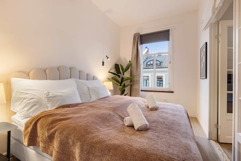 Stylish Apartment - Fireplace & Fully Equipped
