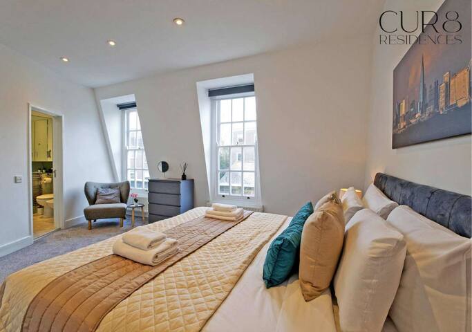 Charming Mews House in the Heart of South Kensingt gallery image 2