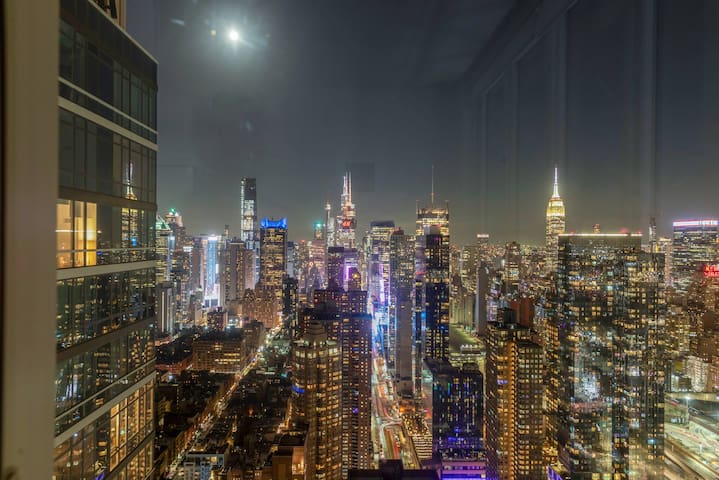 NYC Skyline Penthouse 2Br/2Bath