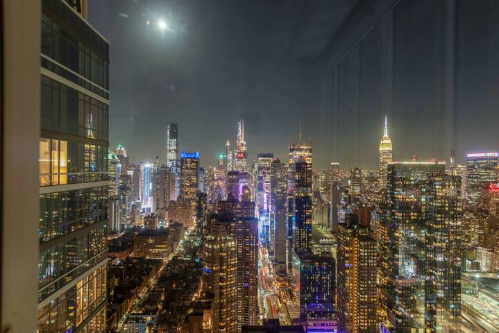 NYC Skyline Penthouse 2Br/2Bath