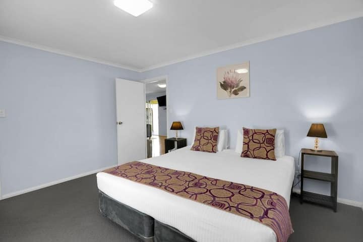 Waterview Cottage C/d - Broke