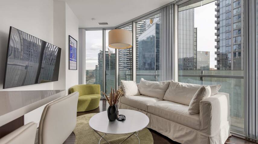 Lake View 2BR I Near CN Tower! gallery image 4