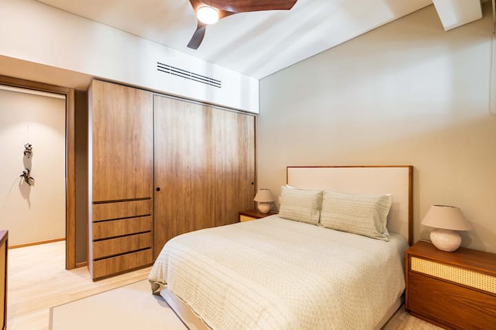 Quarto com cama de casal
