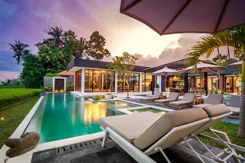Noi Special 4BR Tropical Villa with Ricefield View