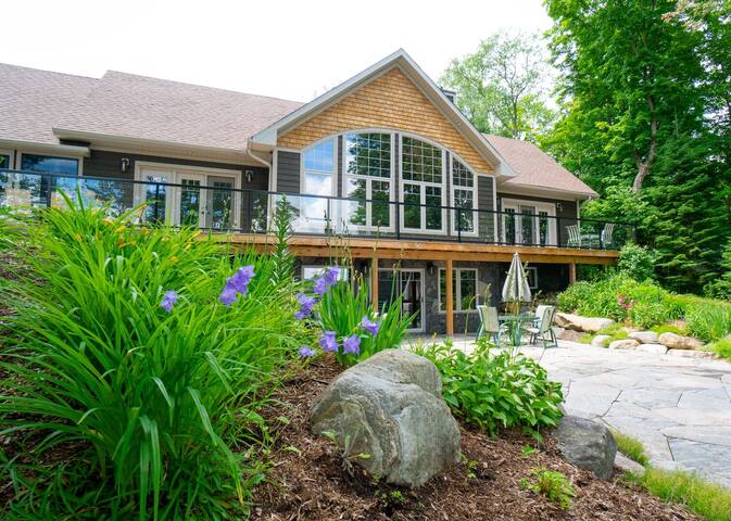 Ontario Cottage Rentals managed Airbnb listing 1