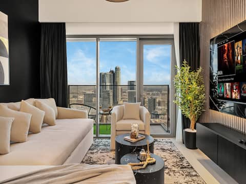 Top Airbnb: 1BR | 2 Pools & Gym | Downtown Dubai Mall in Burj Khalifa