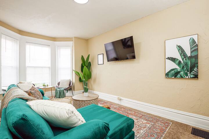 Historic Gem Perfect for Groups and Long Stays gallery image 4