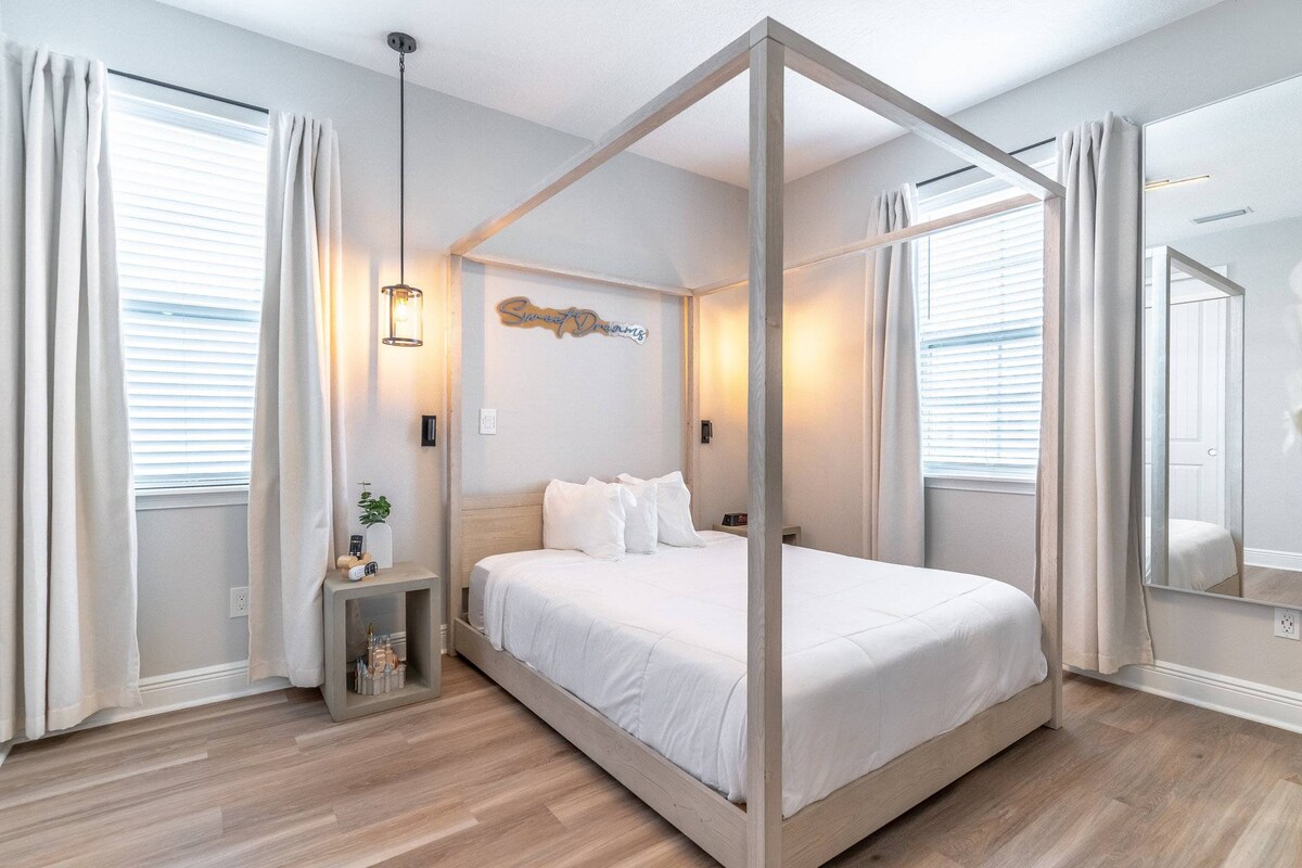 جناح رئيسي يضم سرير كوين في الطابق العلوي مع حمام داخلي