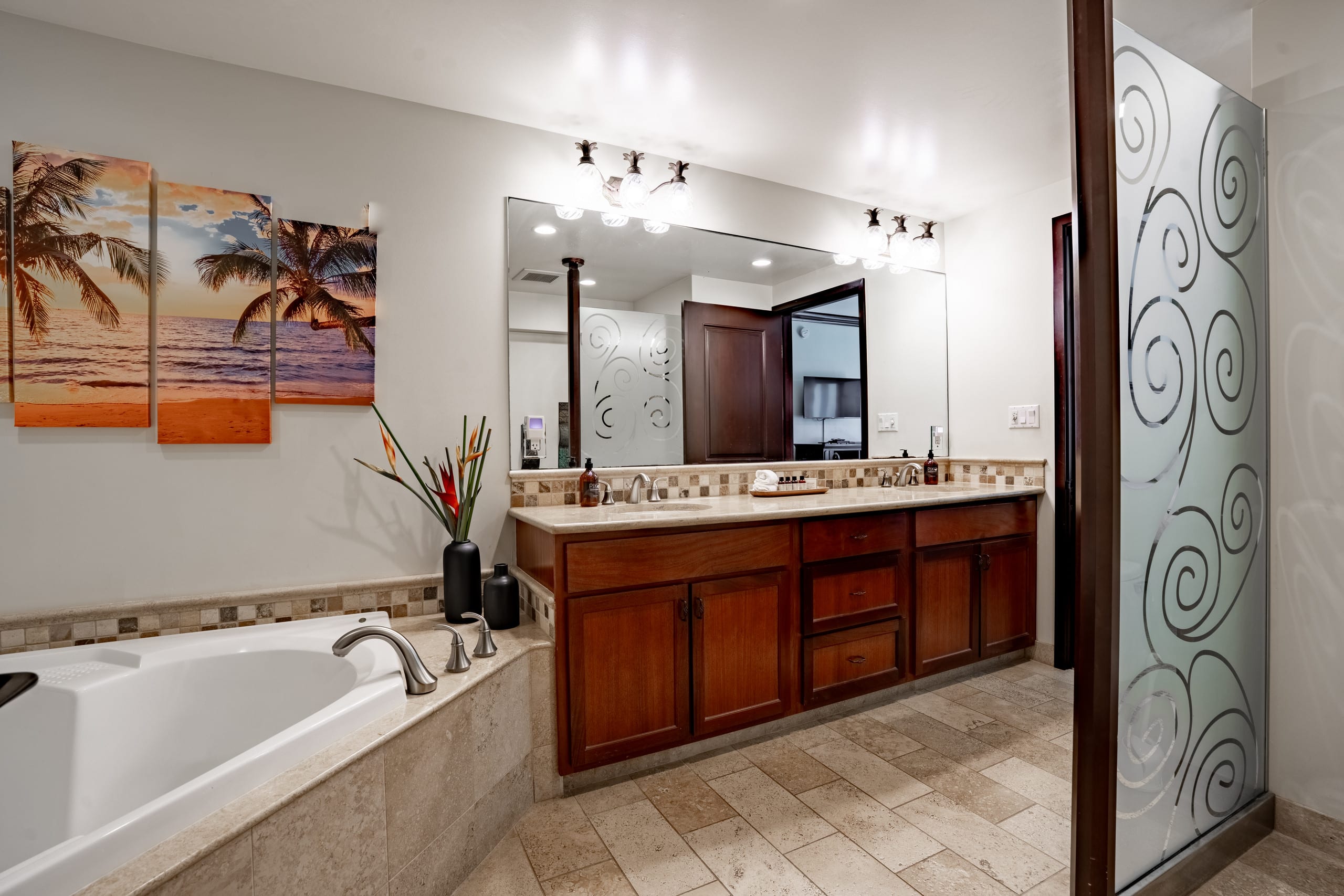 New Listing Waipouli Beach Resort, Pool, AC, Gym - Photo 25