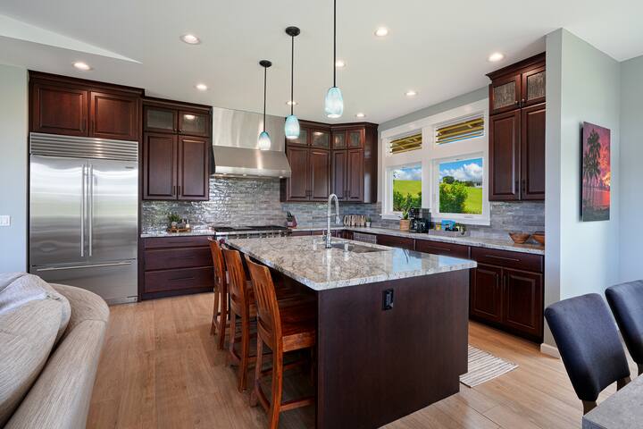 Waipo’o Hale: Luxury 4 Bedroom Estate w/Pool & AC gallery image 2