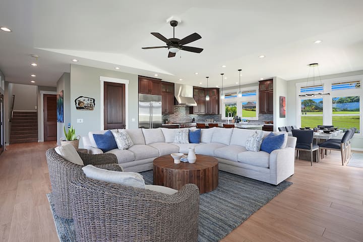 Waipo’o Hale: Luxury 4 Bedroom Estate w/Pool & AC