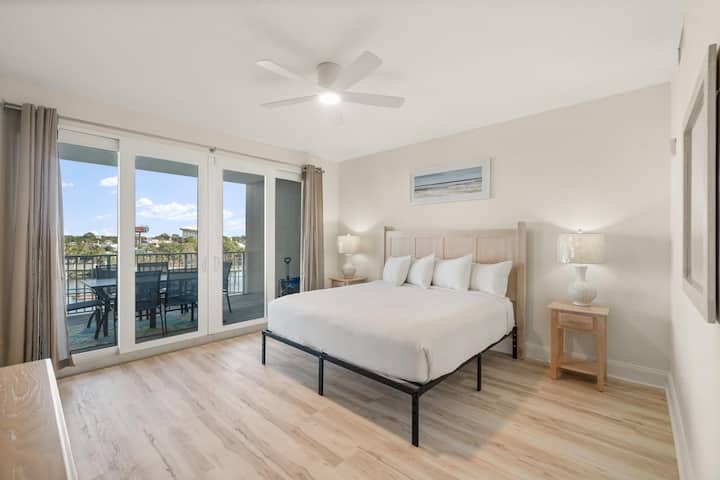 חדר שינה ראשי עם גישה למרפסת