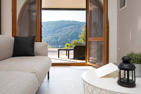 Top performing Airbnb: 2 Bedroom Sea Side Apartment 211 in Duga Luka