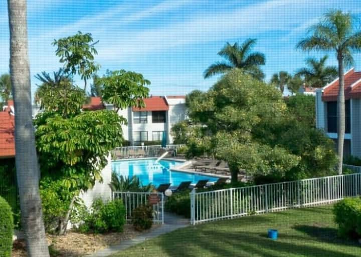 Private Beach Access • Pool View • Pickleball - Bradenton Beach