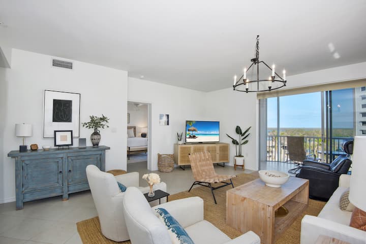 Canal Views-great Amenities-2br Casa Marina Iii - Fort Myers Beach, FL