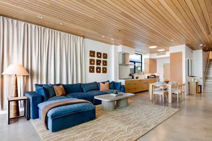 The Santa Monica Sunset – oceanfront luxury gallery image 3