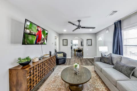 Love Street Retreat|Immaculate Rebuild 4BR Private
