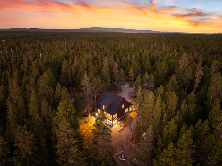 35 Min To Yellowstone, Hot Tub, Fire Pit & Grill! - Island Park, ID