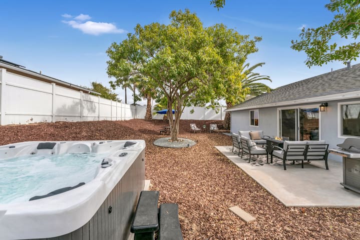 San Diego Retreat w/ Hot Tub Near Beach & Downtown
