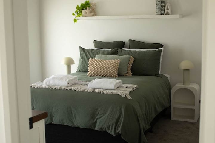 Bedroom 1 - Queen + Ensuite