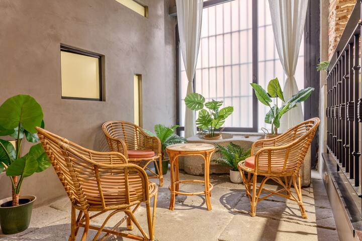 Boho-Chic Loft in Historic 17th Century Trap House gallery image 4