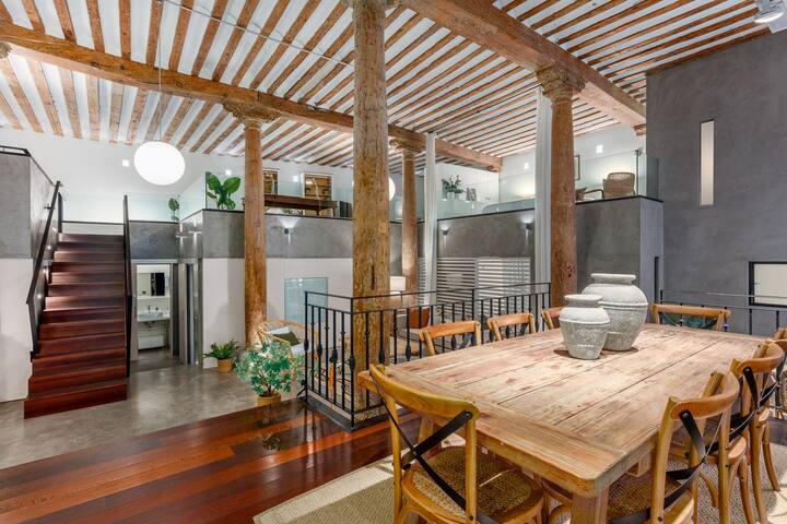 Boho-Chic Loft in Historic 17th Century Trap House gallery image 5