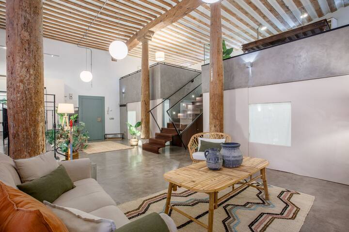 Boho-Chic Loft in Historic 17th Century Trap House gallery image 3