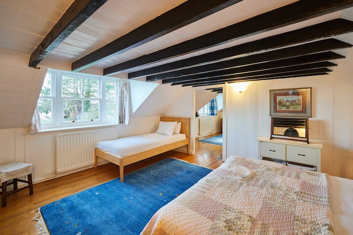 Newton Cottage, High Newton-by-the-Sea - Host & Stay