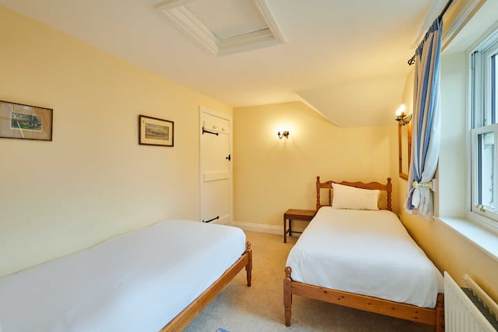 Newton Cottage, High Newton-by-the-Sea - Host & Stay