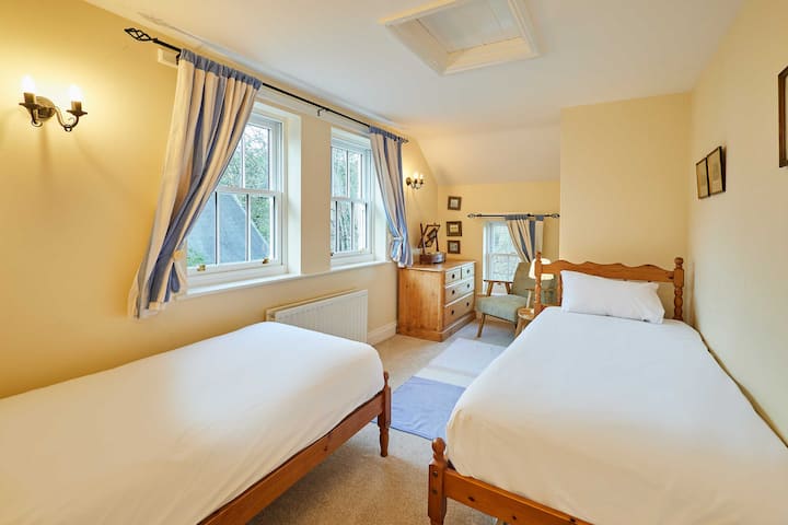 Newton Cottage, High Newton-by-the-Sea - Host & Stay