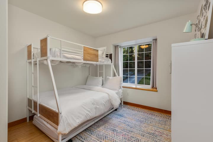 Cama completa y cama individual con cama extraíble debajo