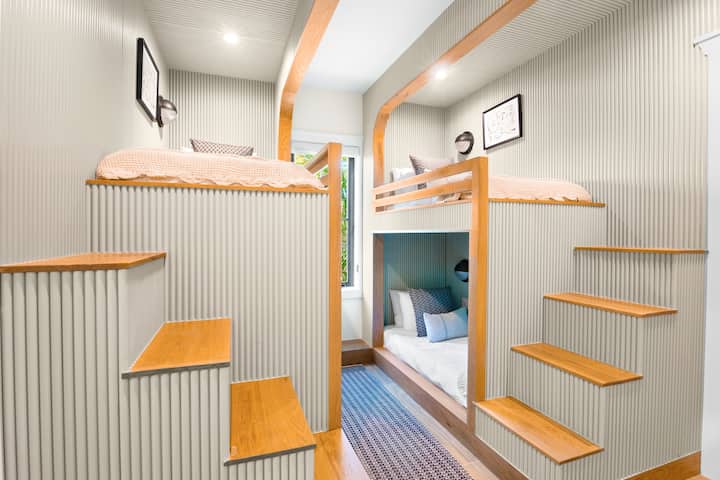 Ninth Bedroom, Two Twin/Twin Bunk Beds