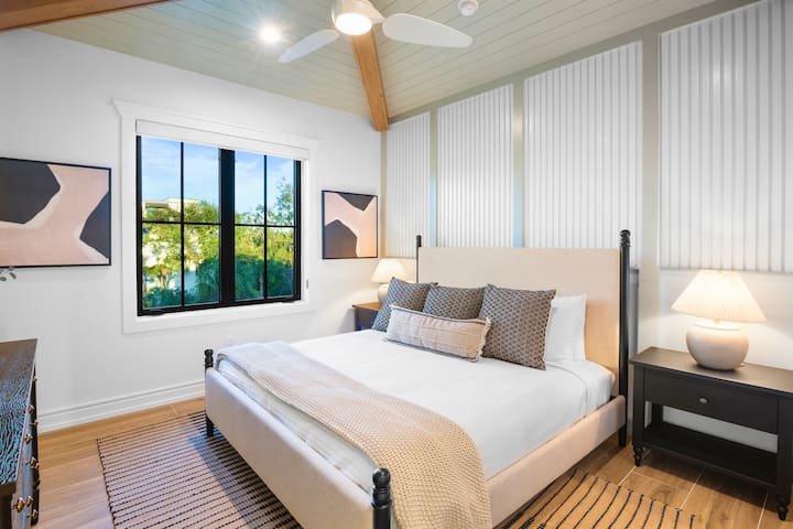 Eighth Bedroom, King