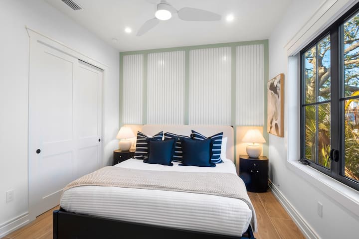 Second Bedroom, King