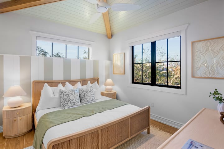 Seventh Bedroom, King