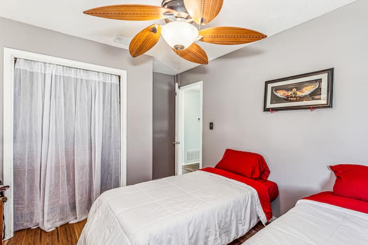 3575 Riddick Dr 25