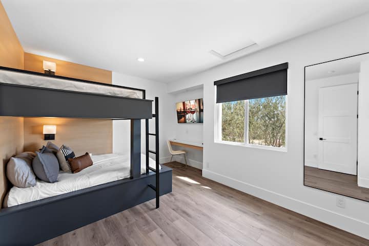 Dormitorio 5: 1 litera (1 cama doble y 1 cama tamaño queen)