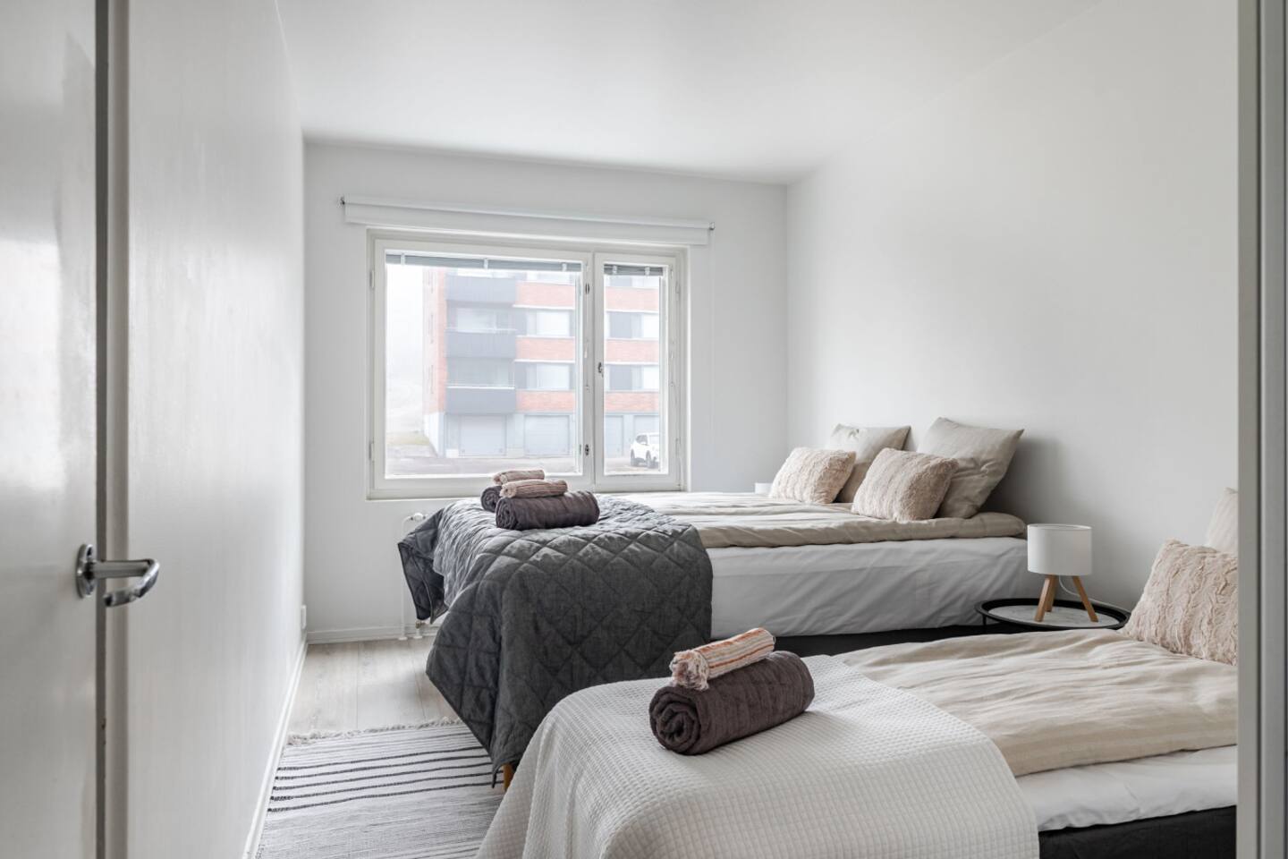 Bright 2br Apartment Near Center, Free Parking! 3
