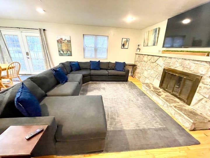 Fenced Yard • Game Room • King Beds • Pets Ok - New Albany, OH