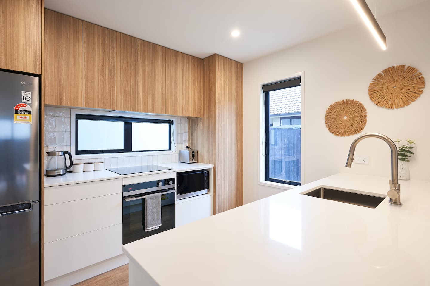 Newly Built Unit In St Kilda. Modern Amenities 5